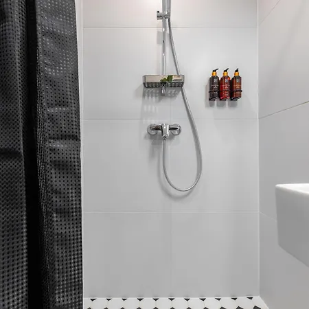 Bob W Centre - Avangard * Reval