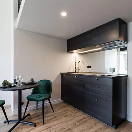 Bob W Centre - Avangard Apartment *